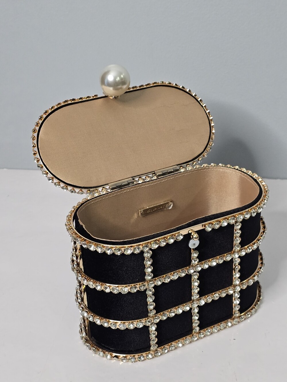 Elegant Black Pearl-Embellished Handbag - Picture 10 of 11